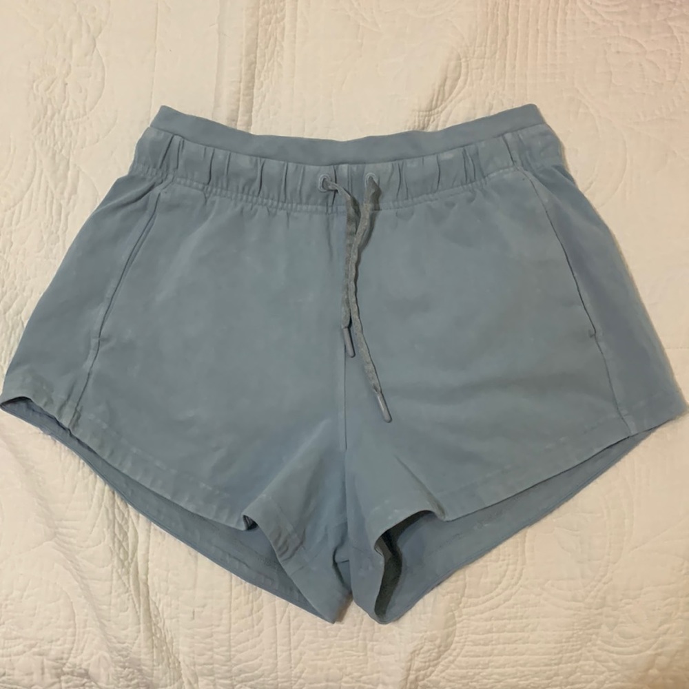 Lululemon inner glow short 3” in blue